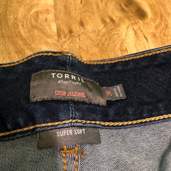 Torrid Denim Stretch Super Soft Crop Jegging Blue Jeans Womens 44x23.5 Size 26 - Picture 6 of 14